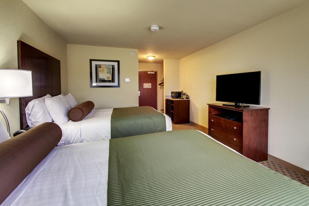 Cobblestone Hotel & Suites Pulaski/Green Bay Exterior photo
