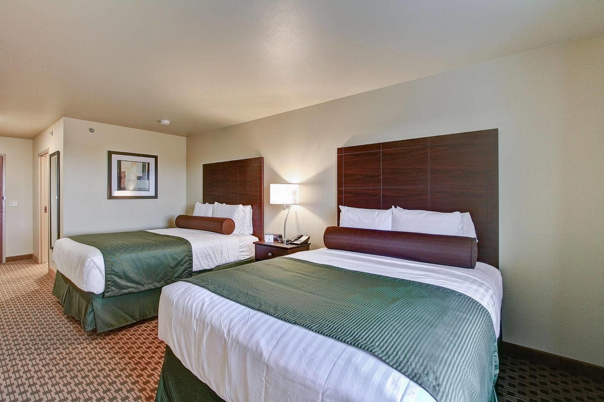 Cobblestone Hotel & Suites Pulaski/Green Bay Exterior photo